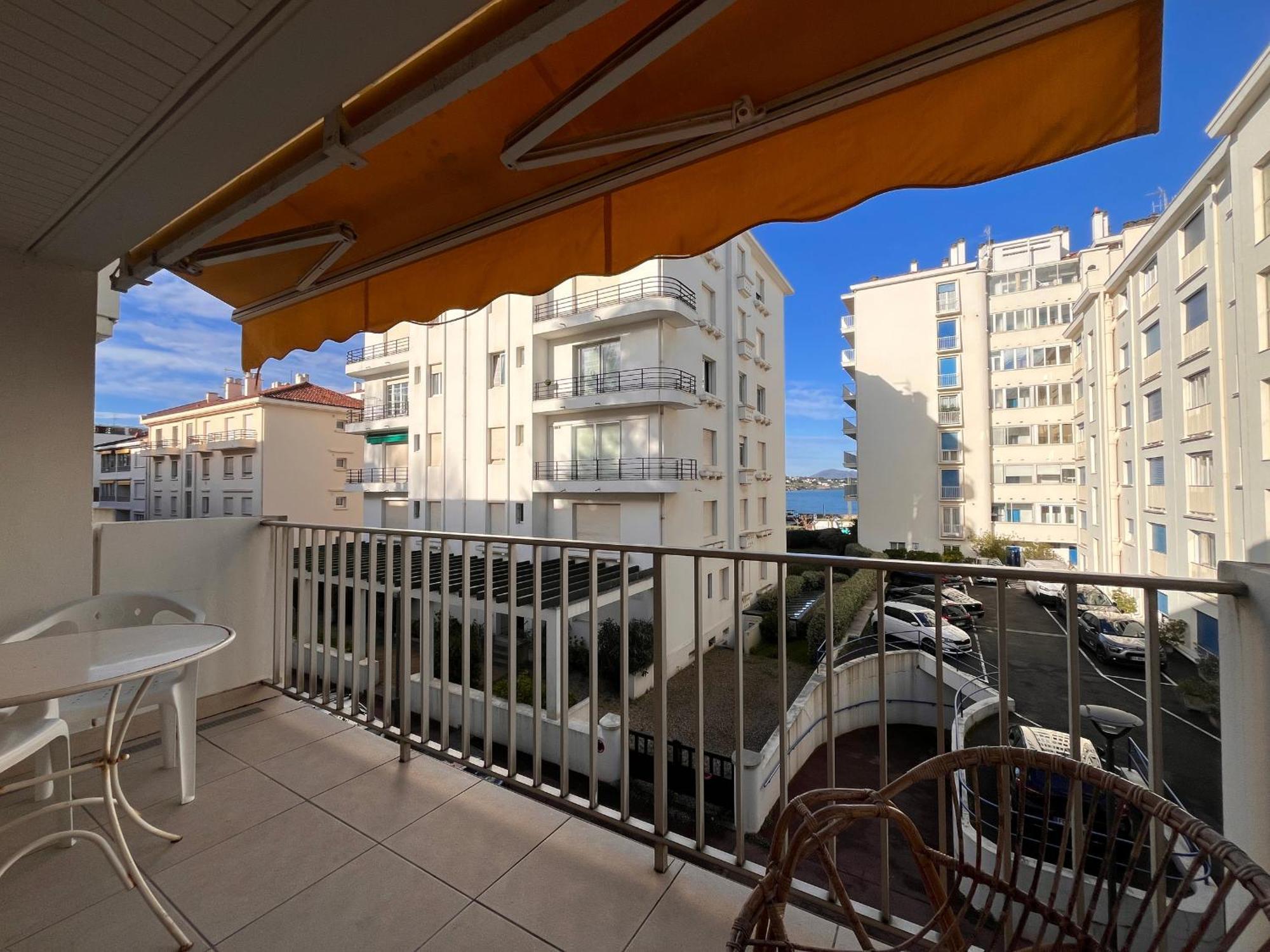 Appartement Charme A 2 Pas De La Avec Parking A St-jean-de-luz - Fr-1-239-1032
